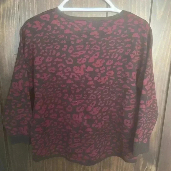 Burgundy Leopard Print Thick High-Low Sweater. Size: Medium - Picture 12 of 12